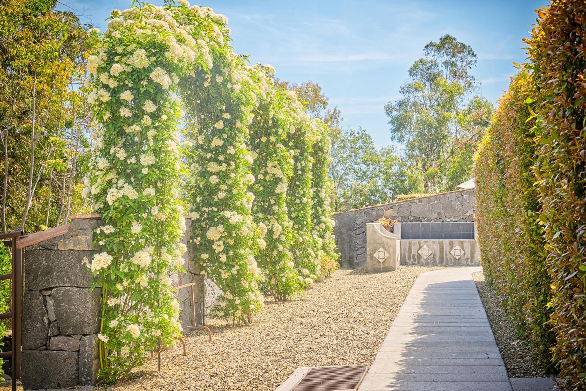 Il Casale Di Monacella Aparthotel Santa Venerina Exterior photo